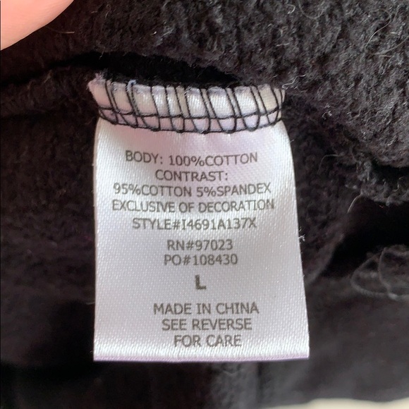 ‘Los Angeles’ Black Sweater. - Picture 4 of 5